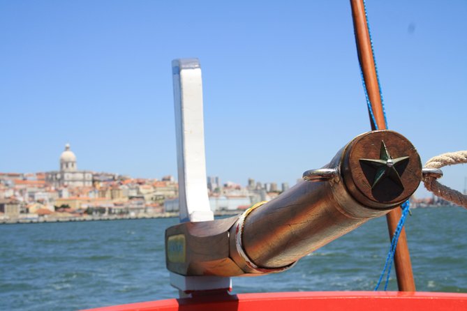 2-Hour Lisbon Traditional Boats Sunset Cruise with White Wine - Why this Lisbon cruise works so well at sunset