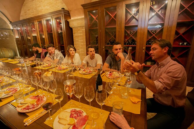 2 Hours Visit and Wine Tasting with tastings in Val D'Orcia - From the organic vines to the oil mill