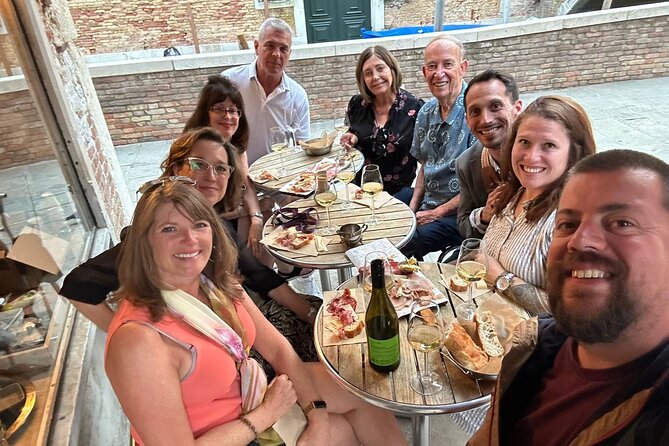 A Venetian Evening: Wine Tasting and Cicchetti with a Local Guide - Cicchetti in local bacari