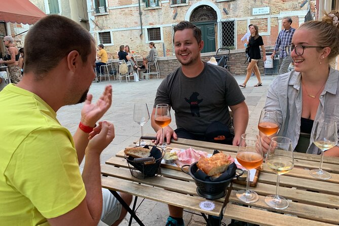 A Venetian Evening: Wine Tasting and Cicchetti with a Local Guide - A quick look inside San Pantalon