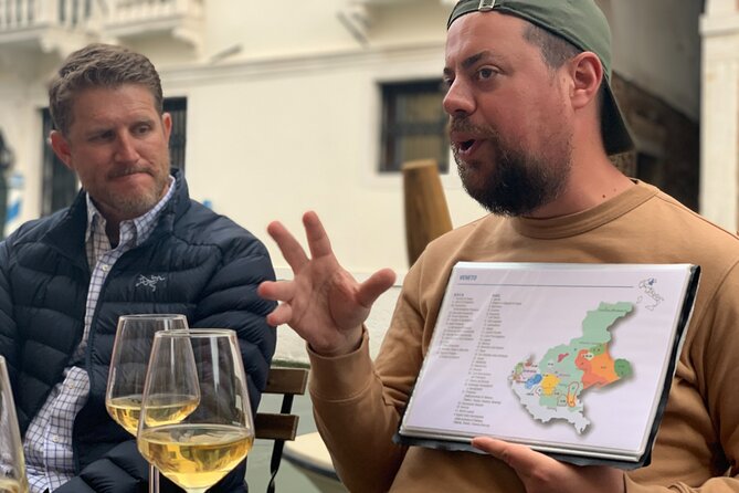 A Venetian Evening: Wine Tasting and Cicchetti with a Local Guide - The value of a group capped at eight