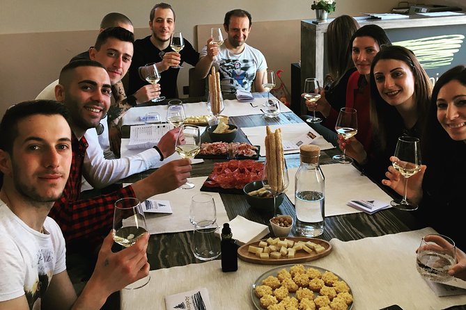 Abellonio Cascina Piccaluga - visit to the vineyards, to the wine tasting cellar - Guides, atmosphere, and group size