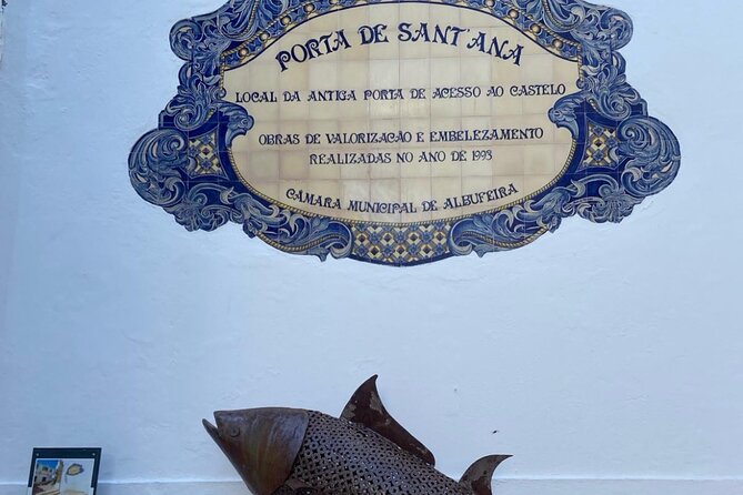 Albufeira History Walking Tour with Wine and Tapas - Finding the meeting point near Fisherman’s Square