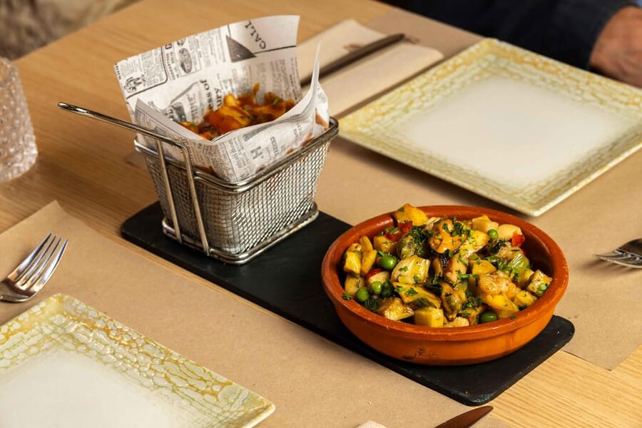 Alcudia: Self-Guided Gourmet Tapas and Wine Tour - Should you book the Alcudia tapas tour?