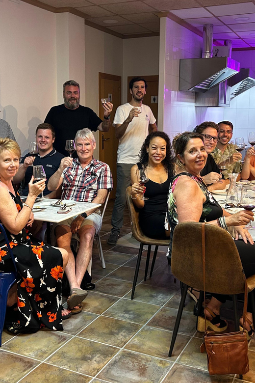 Alicante Best Wine Tasting & Tapas Club - The opening: getting settled at the tasting table