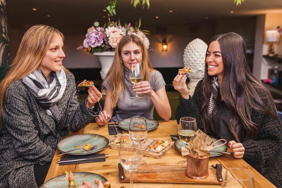 Alicante: Food Walking Tour with Wine Tasting and Tapas - Portal de Elche finishes with montaditos and a toast