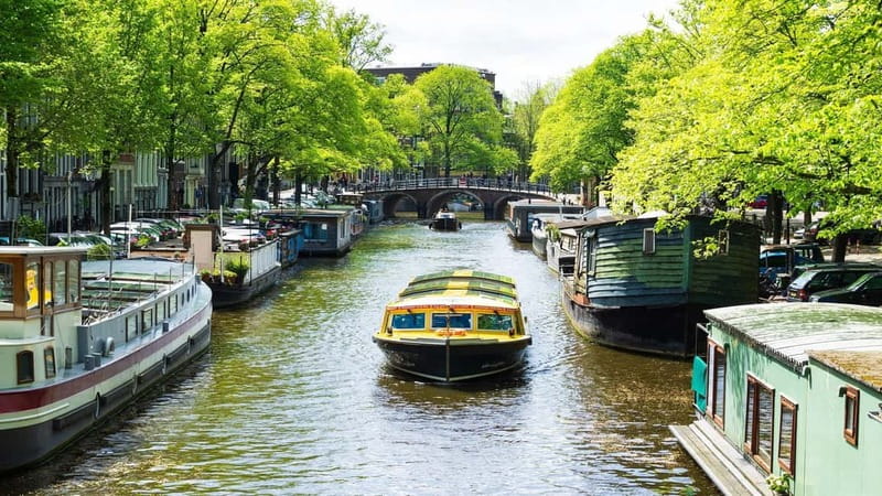 Amsterdam canal cruise with culinary burger or cheese & wine - Is the $40 price good value?