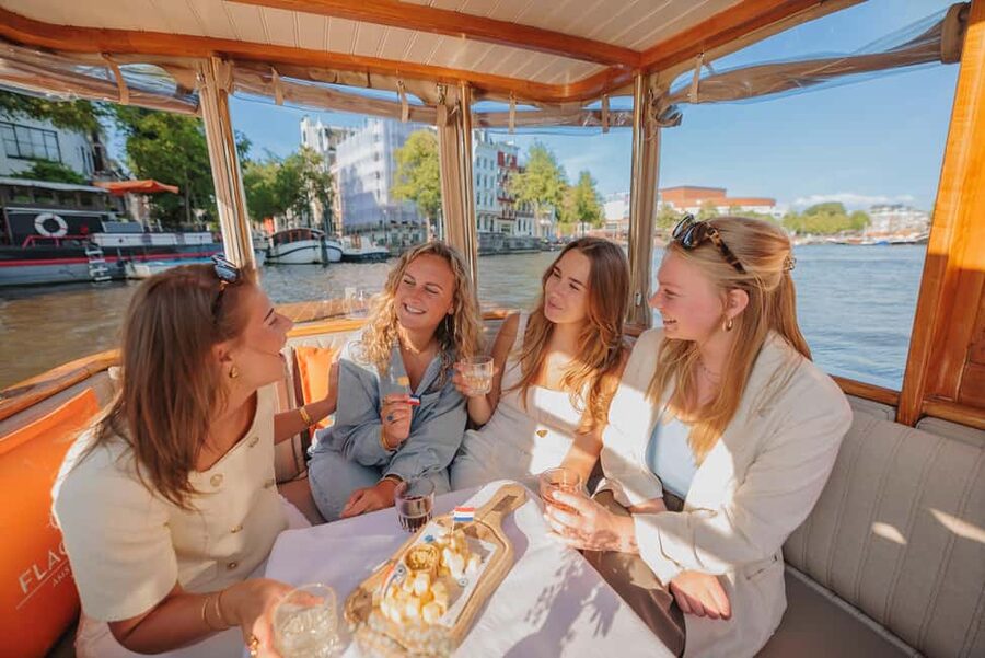Amsterdam: Classic Saloon Boat Cruise with Cheese & Wine - De Negen Straatjes and the Golden Bend