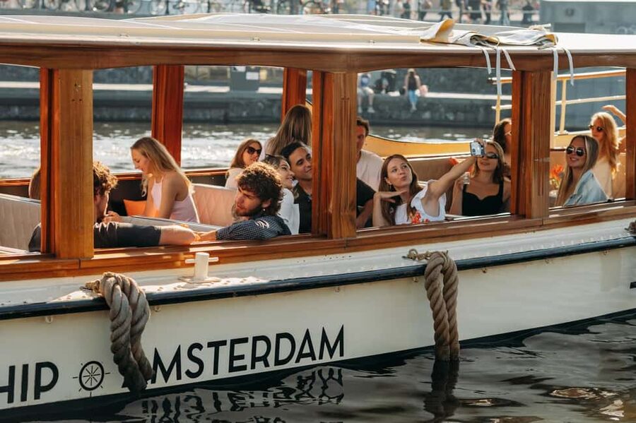 Amsterdam: Classic Saloon Boat Cruise with Cheese & Wine - Cheese, wine, beer, and the social side of the ride