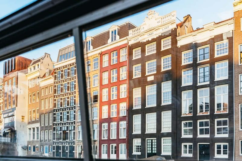 Amsterdam: Cozy Cheese & Wine Cruise Tasting Experience - Damrak Pier 5 and a Simple Start
