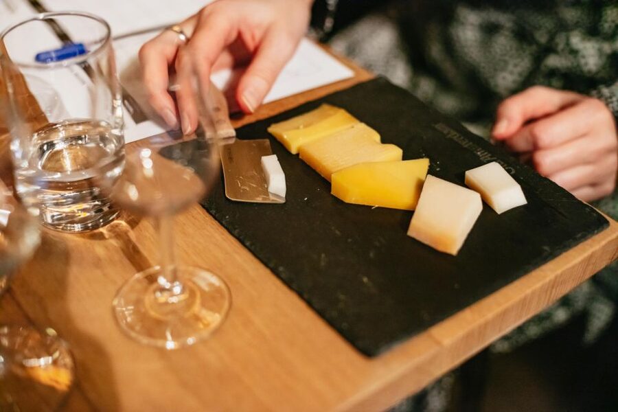 Amsterdam: Dutch Cheese Tasting Experience with Wine - Practical tips for making the most of it