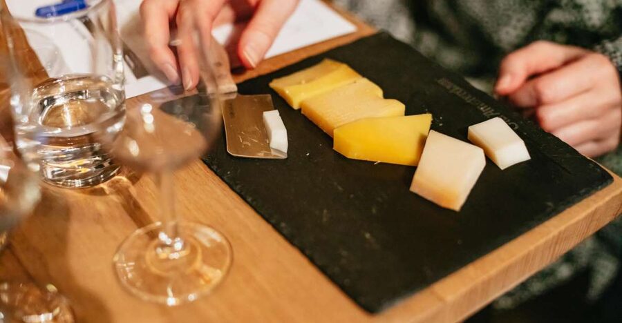 Amsterdam: Dutch Cheese Tasting Experience with Wine - A 45-minute introduction to Dutch cheese
