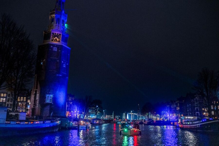 Amsterdam: Evening Candle Light Cruise With Wine & Cheese - What the guides add, and where the format falls short