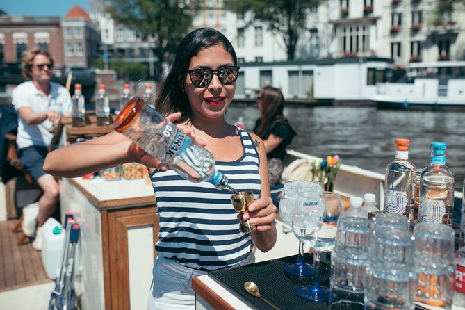 Amsterdam: Luxury Boat Cruise Unlimited Cocktails, Beers & Wines - The crew makes the biggest difference