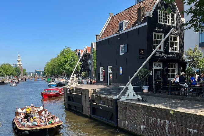 Amsterdam Luxury Boutique Boat tour with Unlimited Beer and Wine - Guide style: the deciding factor