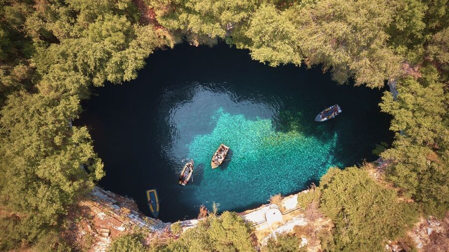 Argostoli: Melissani & Drogarati Cave Tour with Wine Tasting - Melissani Cave and its underground boat ride