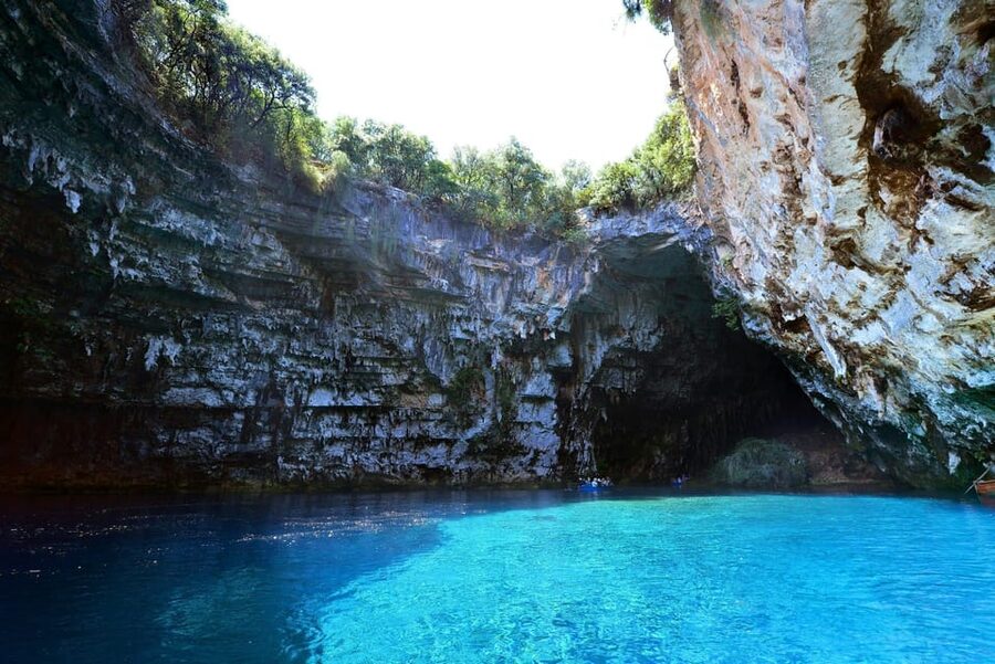 Argostoli: Melissani & Drogarati Cave Tour with Wine Tasting - Who will enjoy this outing most