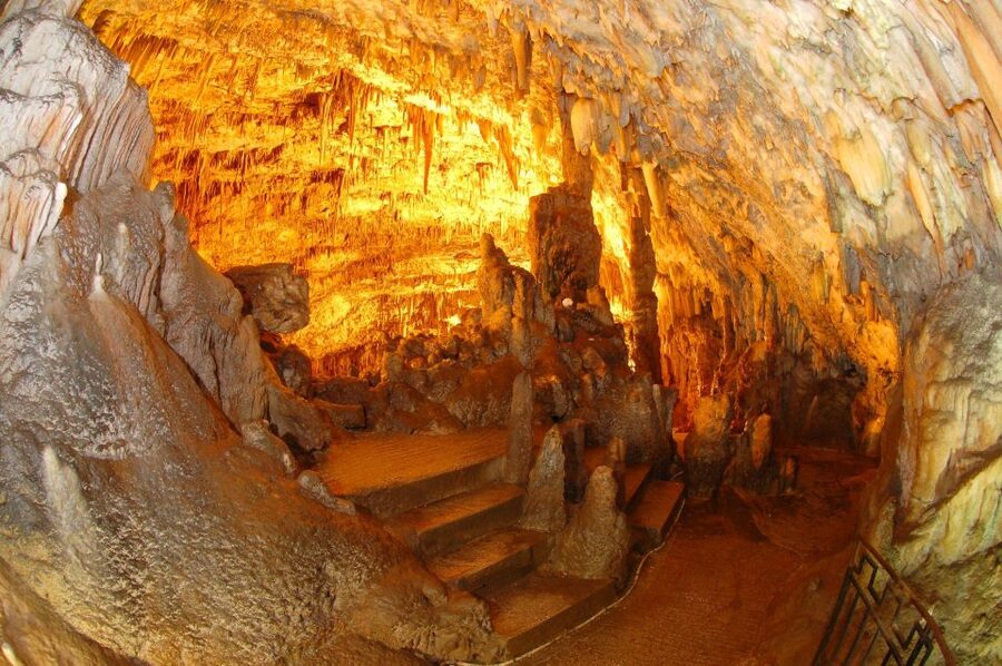 Argostoli: Melissani & Drogarati Cave Tour with Wine Tasting - Drogarati Cave: a cool, stony first stop