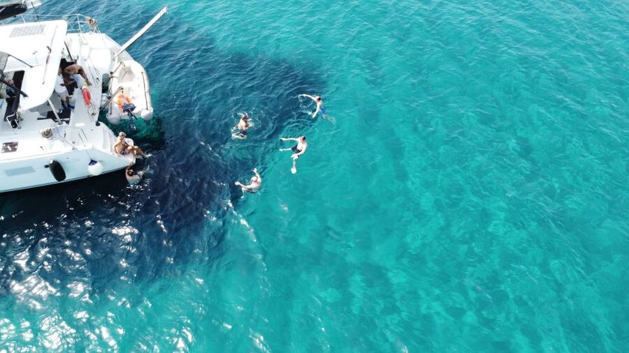 Athens: Catamaran Cruise with Fresh Lunch and Wine - Vouliagmeni Bay and the second swim
