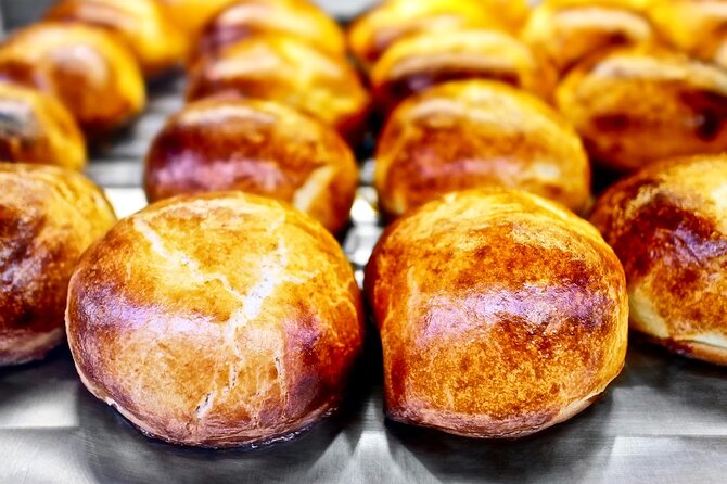 Authentic Naples Food Tour with 8+ Tastings of Pizza, Wine & More - San Gregorio Armeno and the side streets