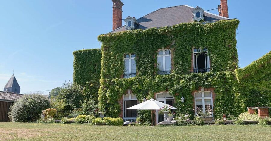 Aÿ-Champagne: Champagne House Tour and Tasting Class - Starting with the press and the 1850s cellars