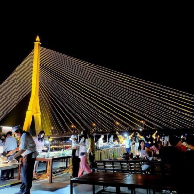 Bangkok: Luxury White Dinner Cruise Free Flow Beer and Wine