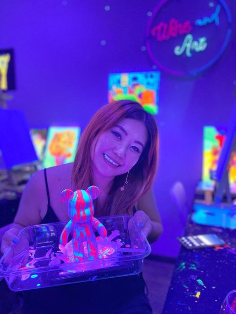 Barcelona: Bear-brick Fluorescent Painting | Wine and Art - Should you book the Barcelona Bearbrick experience?