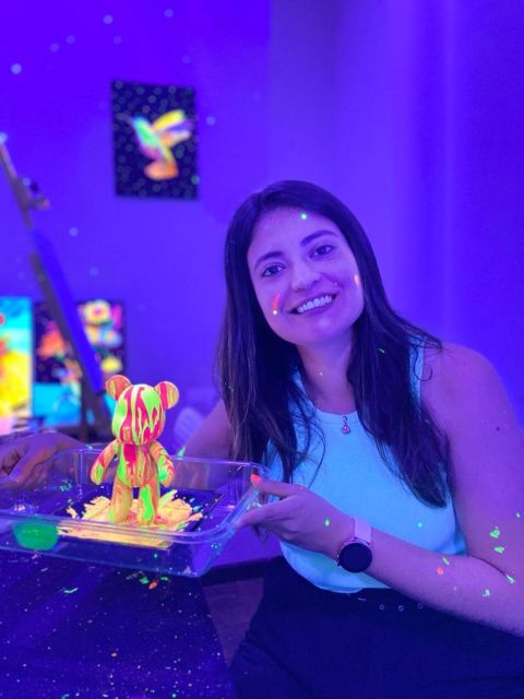 Barcelona: Bear-brick Fluorescent Painting | Wine and Art - What happens during the 75-minute workshop