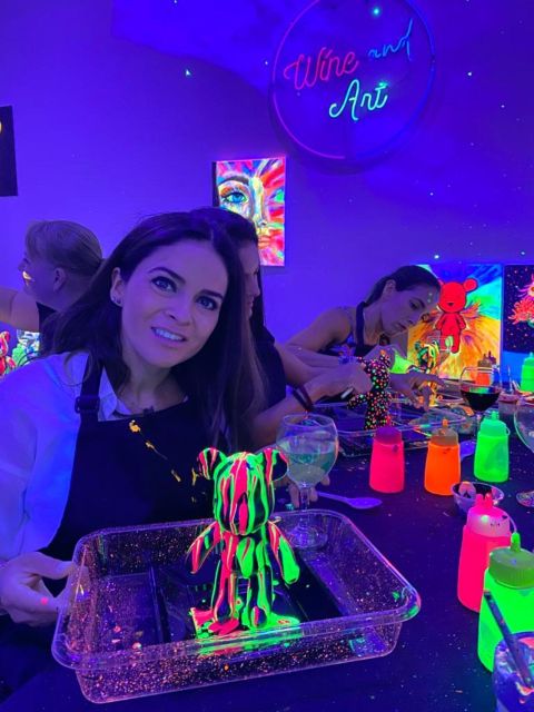 Barcelona: Bear-brick Fluorescent Painting | Wine and Art - Choosing the right moment in your Barcelona plans