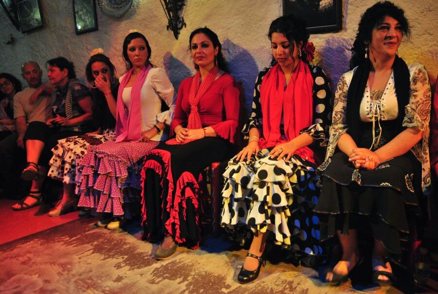 Barcelona: City Tour & Flamenco Show with Wine & Tapas - Crossing into Born and stopping at Taller de Tapes
