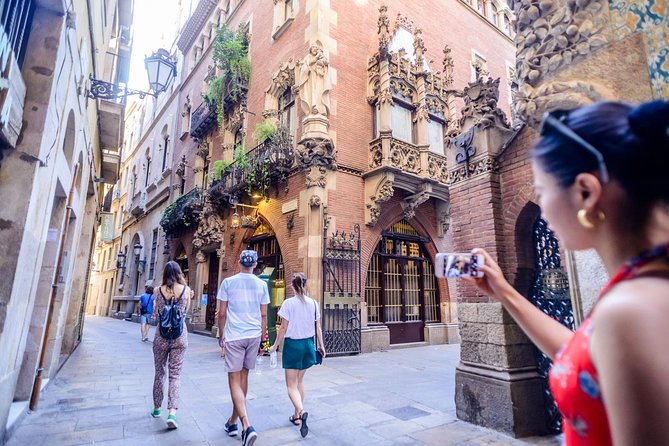 Barcelona E-Bike Small Group Tour with Tapas & Wine Tasting - Barceloneta, Port Vell, and the Columbus Monument