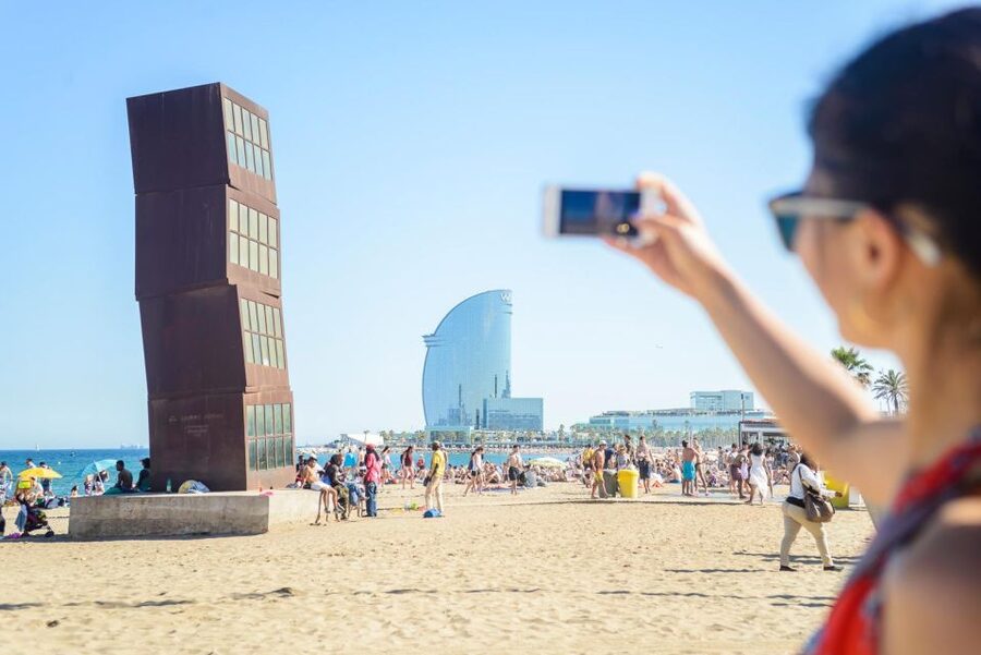 Barcelona eBike Tour with Wine and Tapas Experience - The Old City and the route toward the water