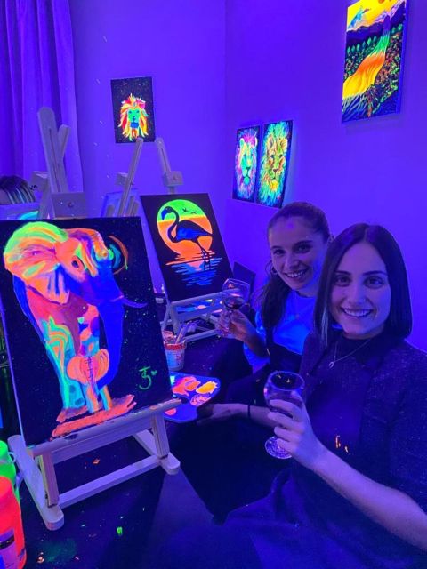 Barcelona: Fluorescent Paint and Wine Workshop - Practical details that affect your choice