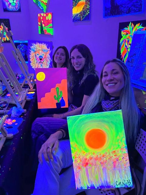 Barcelona: Fluorescent Paint and Wine Workshop - Is the fluorescent paint and wine workshop worth booking?
