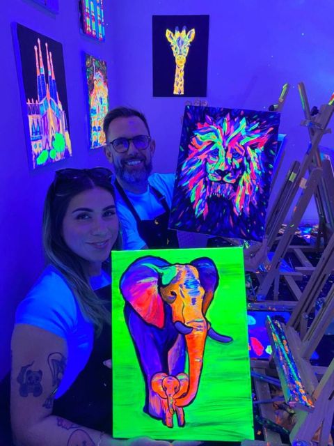 Barcelona: Fluorescent Paint and Wine Workshop - What the fluorescent paint changes
