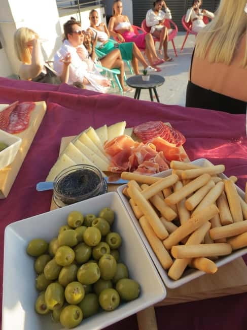 Barcelona: Fun & Unpretentious Rooftop Wine Tasting - Tips for getting the most from the two hours