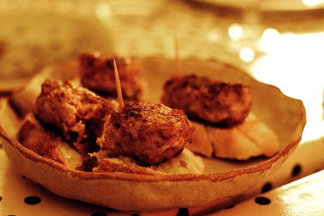 Barcelona Gothic Quarter VIP Tapas & Wine Tour - Stop one: family cooking on Carrer dels Assaonadors