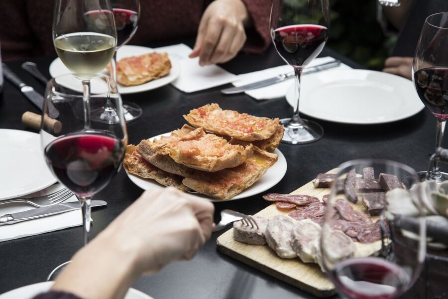 Barcelona Gourmet Food & Wine Tour with Local Expert - Why the small group matters