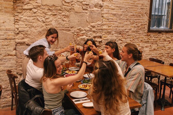Barcelona: Guided Food Walking Tour with Tapas and Wine - Four restaurants, one easy Barcelona evening