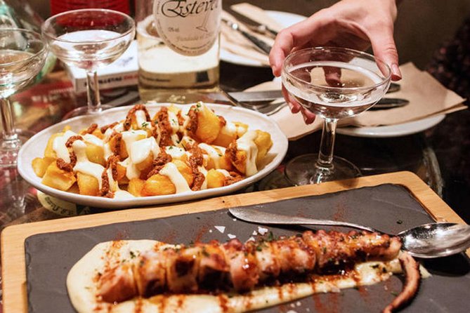 Barcelona: La Boqueria Food, Wine & History Walking Tour - The guides are a big part of the value