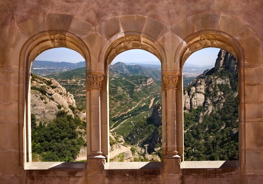 Barcelona: Montserrat Tour with Lunch & Wine Tasting Option - Free time for views and a little exploring