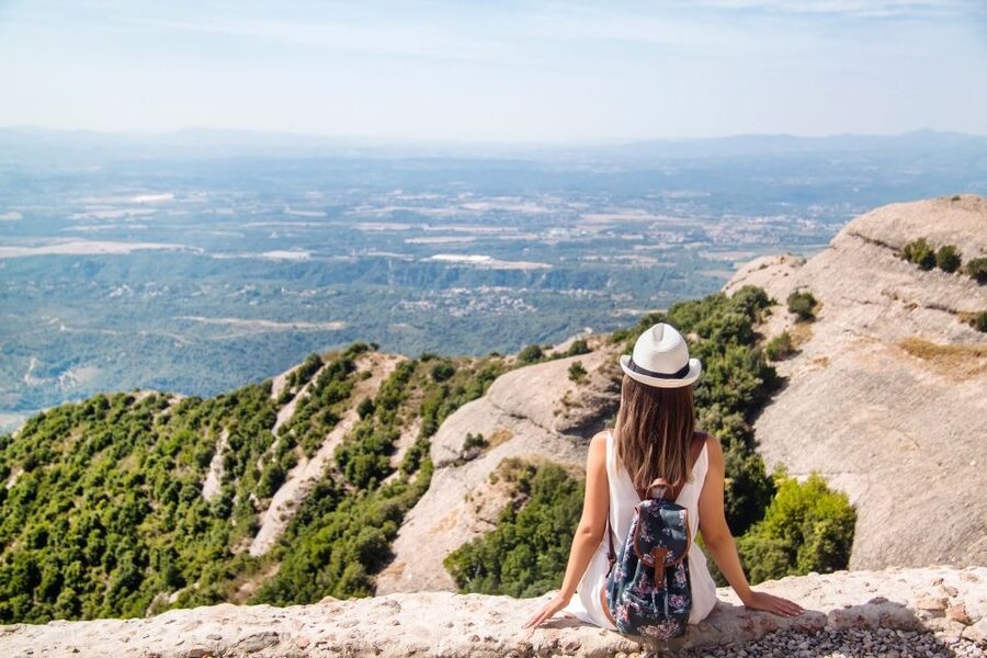 Barcelona: Montserrat Tour with Lunch & Wine Tasting Option - Transport, timing, and group size