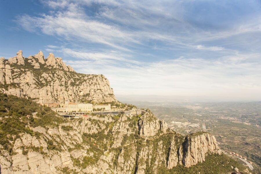 Barcelona: Montserrat with Winery Visit and Farmhouse Lunch - Who should book this experience