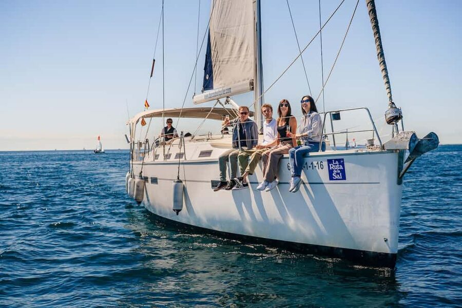 Barcelona: Sailing Cruise & Vineyard Tour with Wine Tasting - Four organic wines with a Catalan table