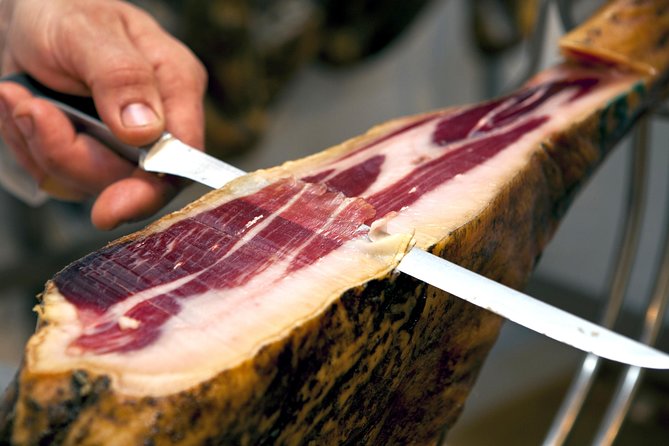 Barcelona Tapas & Wine Experience as a Local at Hidden Wineries - Why this food walk works in Barcelona