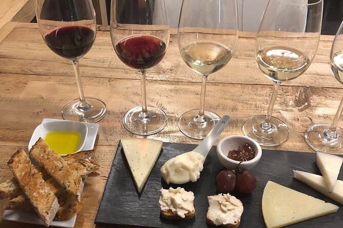 Barcelona: Wine Tasting and 5 Course Tapas Pairing Dinner - Cold and warm starters with room for choice