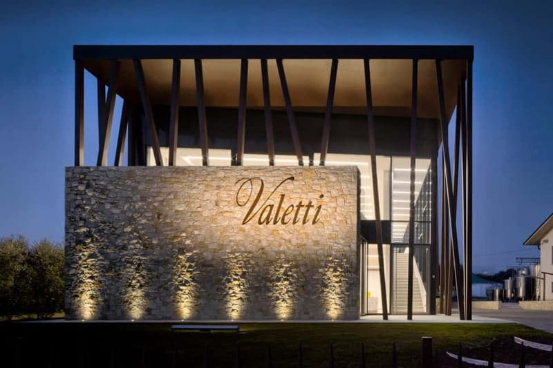 Bardolino: Wine tasting at Cantina Valetti - The standing tasting in the wine shop