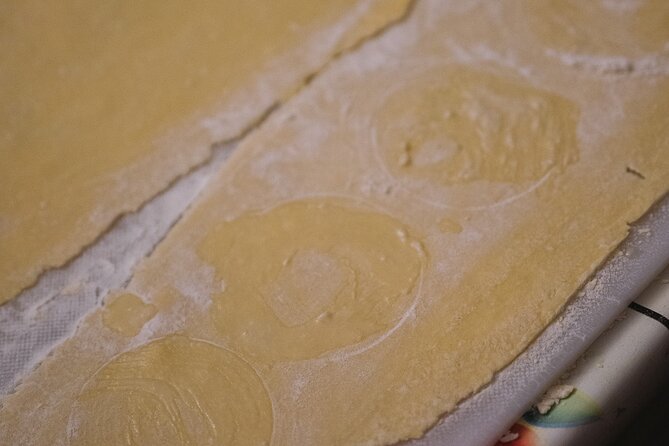 Bari: Pasta and Tiramisu Cooking Class with Wine - How traditional is the food?