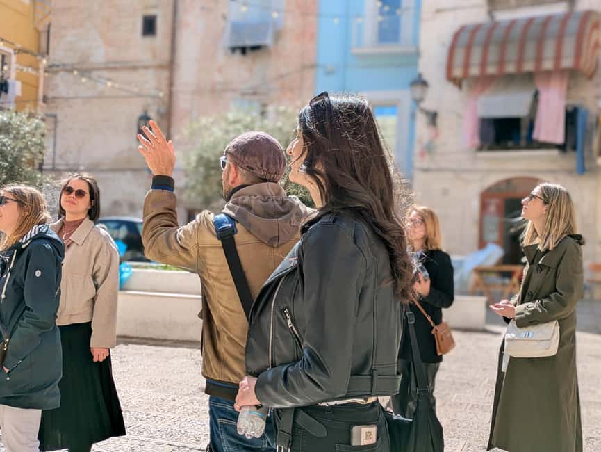 Bari: Street Food Walking Tour with Wine Tasting - Popizze and the pleasure of fried dough