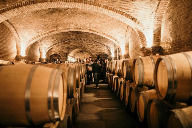 Barolo & Barbaresco Wine Tour with a Sommelier - Returning to Neive for an aperitivo